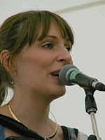 Emily Smith (singer)