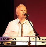 Howard Jones (English musician)
