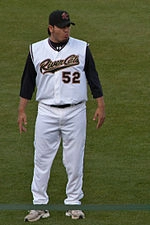 Édgar González (pitcher)